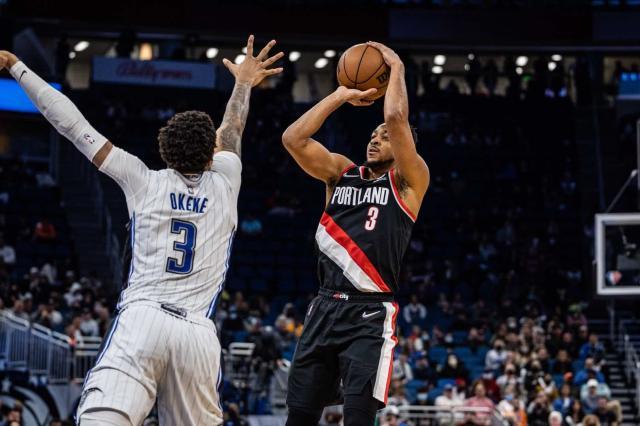 皇冠体育官方网站-奶爸CJ时隔1个半月复出 开拓者5战4胜悄悄爬升